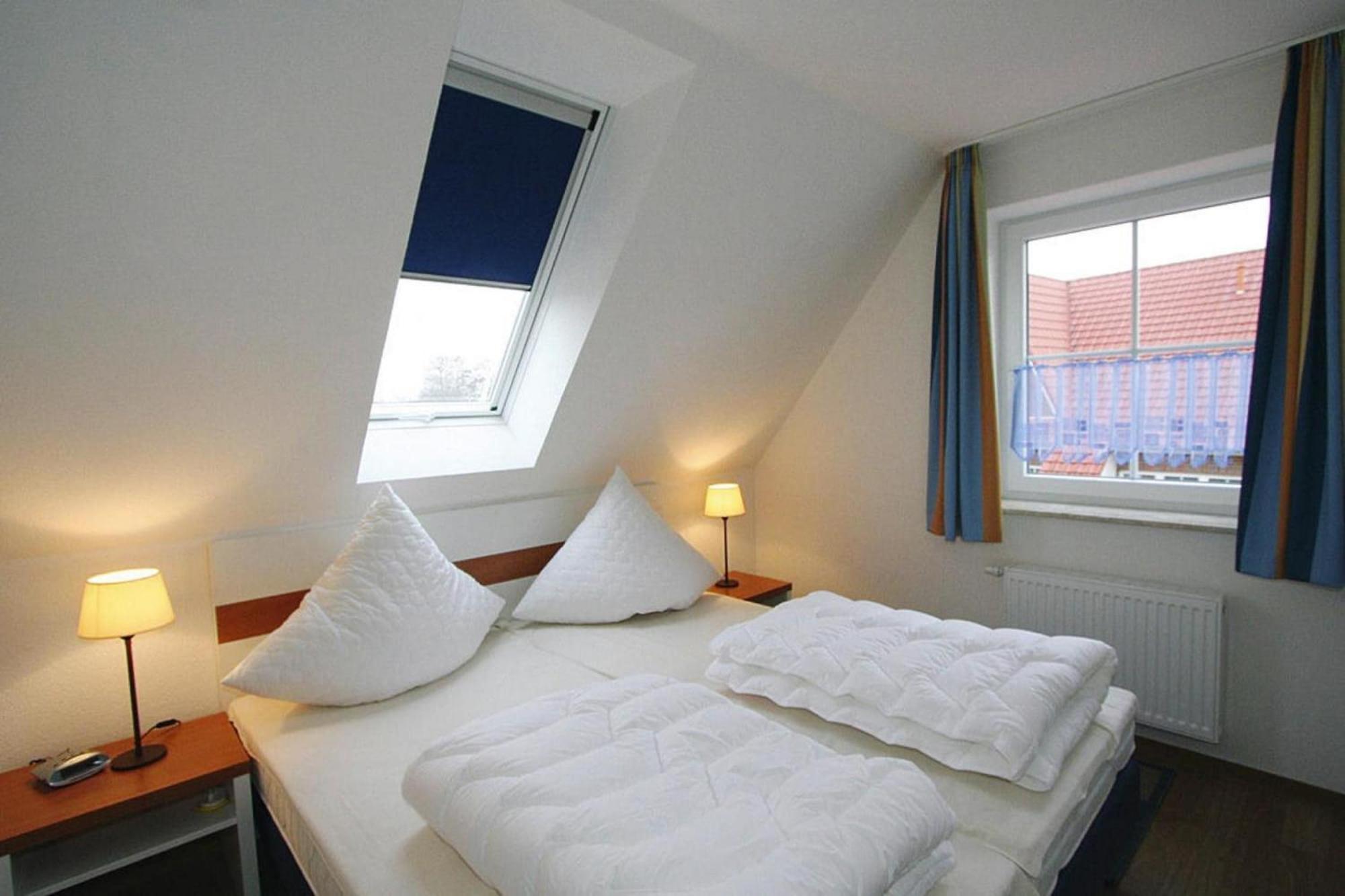 Apartment In Burhave With A Shared Pool Bagian luar foto