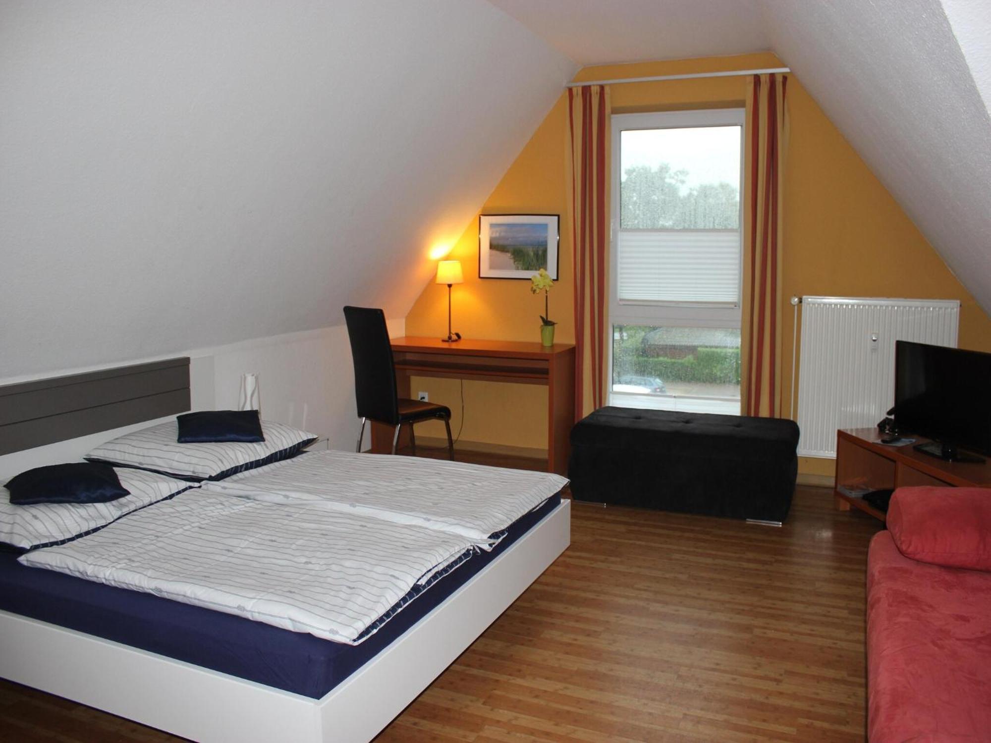 Apartment In Burhave With A Shared Pool Bagian luar foto
